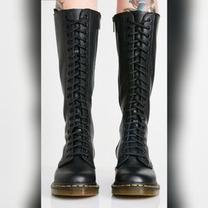 Dr martens tall combat 20 eye boot Size 6